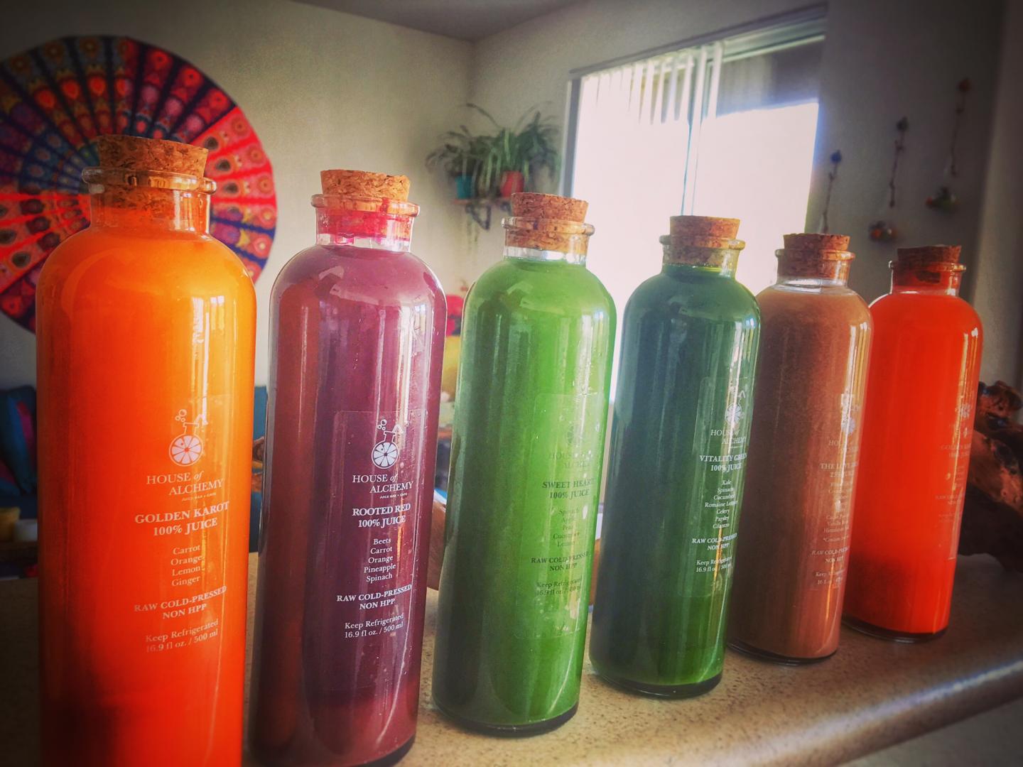 A look at a two week juice cleanse and what happens when you go on a juice cleanse. Juice cleanse by House of Alchemy Las Vegas.